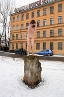 [Nude-in-russia] 2012-11-06 - Ekaterina L - Gymnastics on the Stump  1800px | (xv00mhq1msq.jpg
