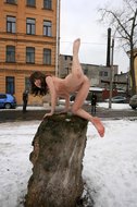 [Nude-in-russia] 2012-11-06 - Ekaterina L - Gymnastics on the Stump  1800px | (x-h00mhr964j.jpg