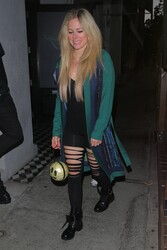 Avril Lavigne - Page 2 Rsajydatlib8_t